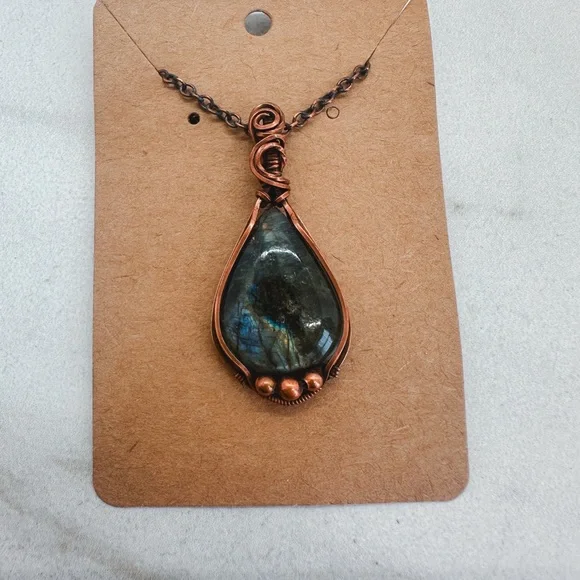 Labradorite wire wrapped necklace - Picture 2 of 3